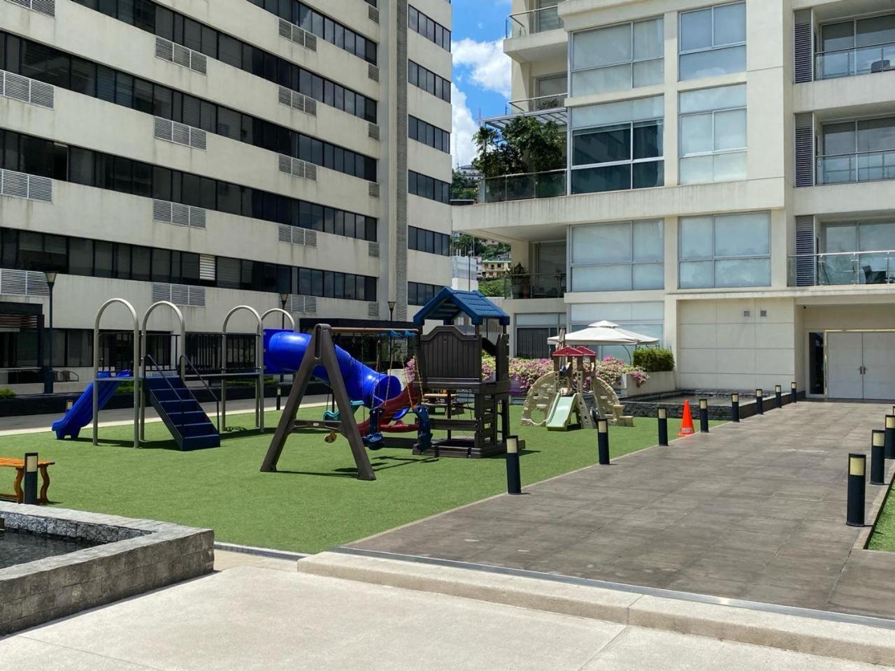 Puerto Santa Ana, Torres Bellini, 2 Dormitorios, Parqueo Guayaquil Exterior foto